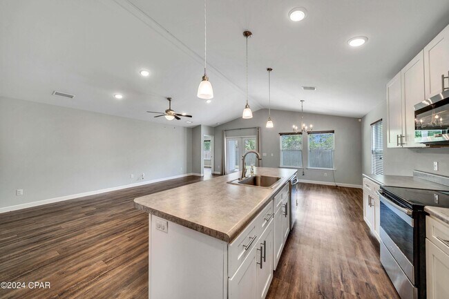 Building Photo - 205 Woodlawn Ct