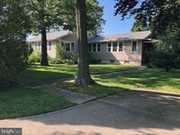 Building Photo - 171 N River Dr