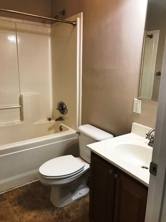 Building Photo - 103 Pickens St