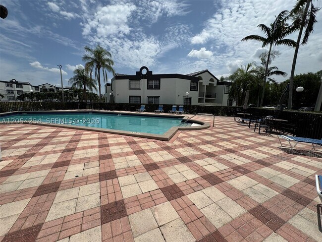 Building Photo - 9711 Fontainebleau Blvd