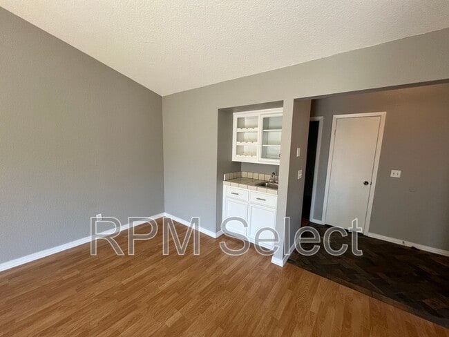Building Photo - 159 Valley Oak Dr