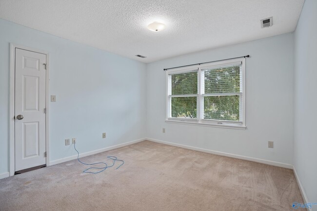 Building Photo - 132 Whisperwood Ln