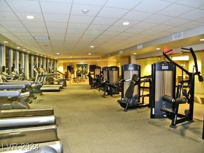 Building Photo - Stunningly Remodeled Studio High-Rise Unit For Rent