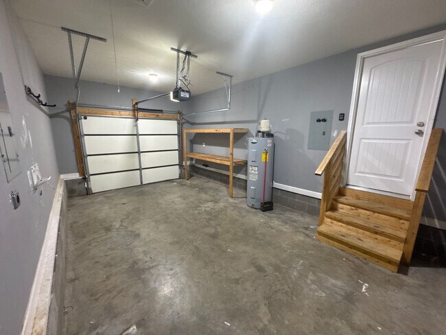 Building Photo - 612 Fox Path Ln