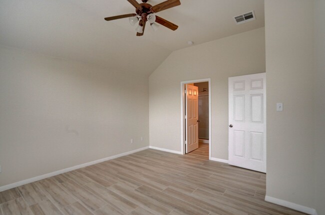 Building Photo - Cozy 3-Bedroom, 2-Bathroom Single Family H...