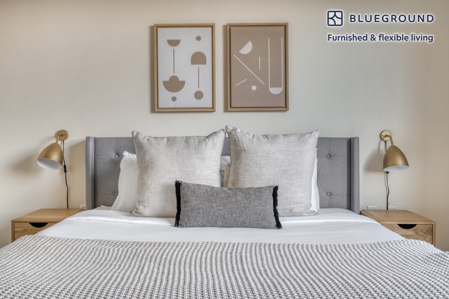 Building Photo - 2865 Park Blvd