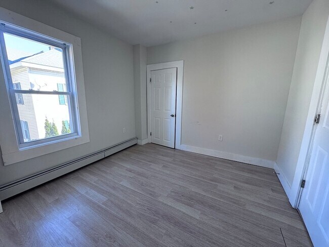 Building Photo - 116-118 Lawrence Street Unit 2