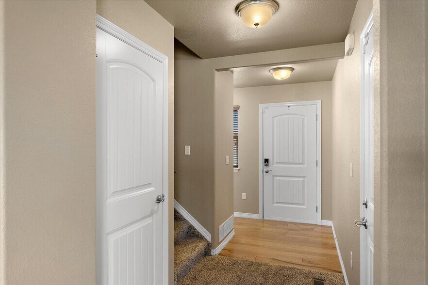 Building Photo - 6137 Popper Dr