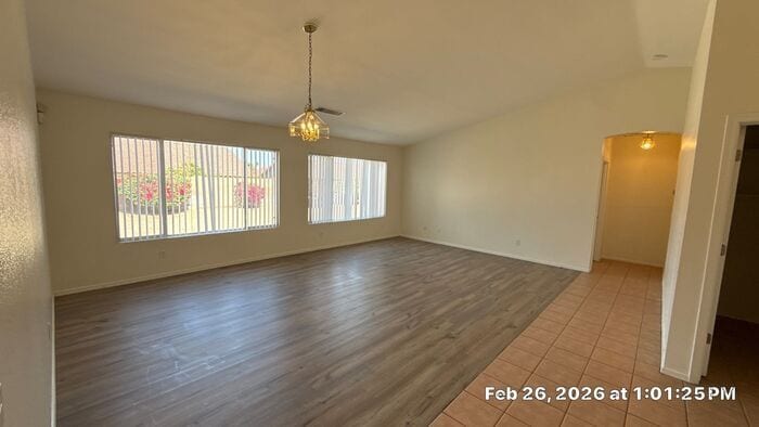 Building Photo - 1910 E Vineyard Rd