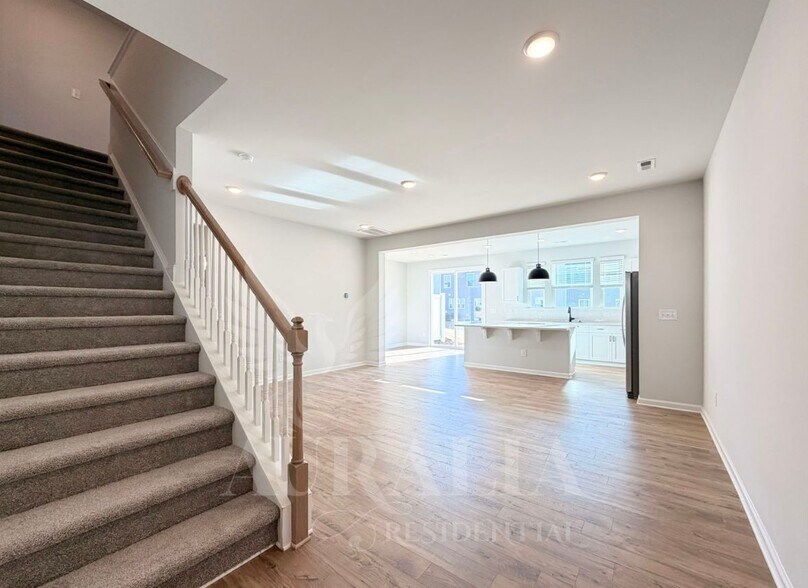 Building Photo - 111 Lennei Ln