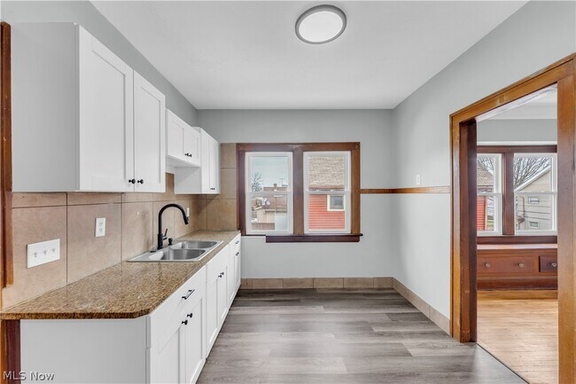 Building Photo - 4388 W 47th St