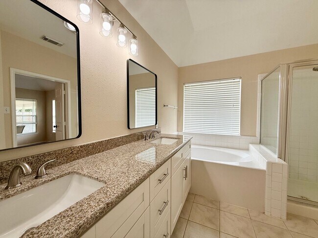 Building Photo - Gorgeous One Story Home in Sugar Land, TX