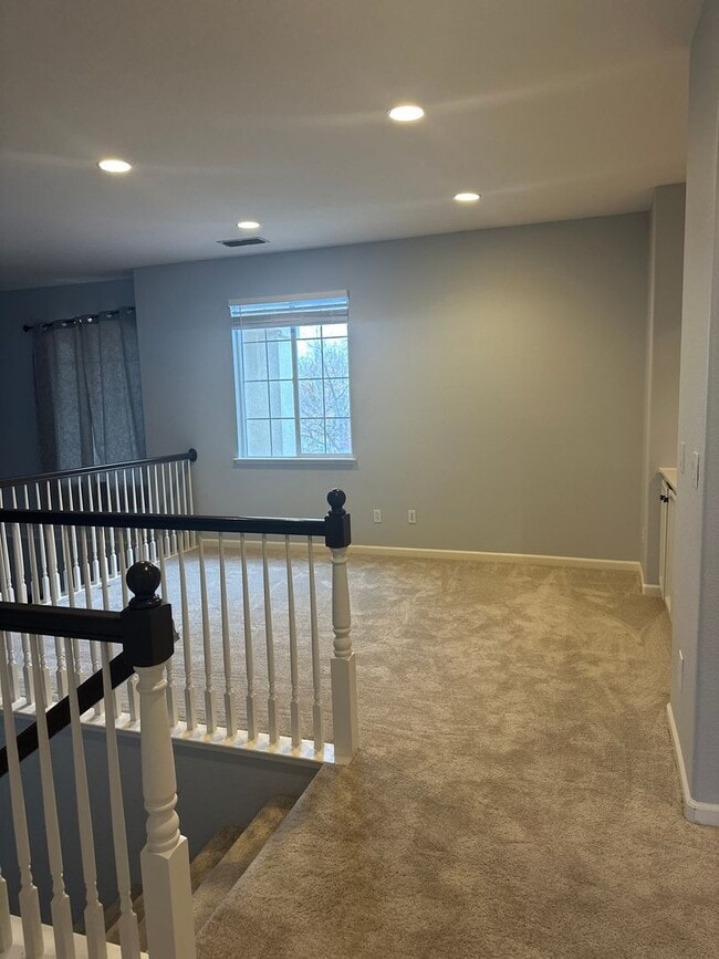 Building Photo - House For Rent!