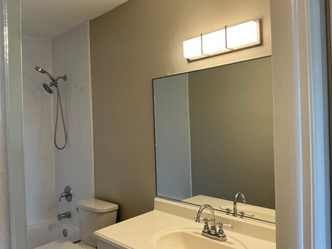 Building Photo - 2315 Cromwell Hills Dr