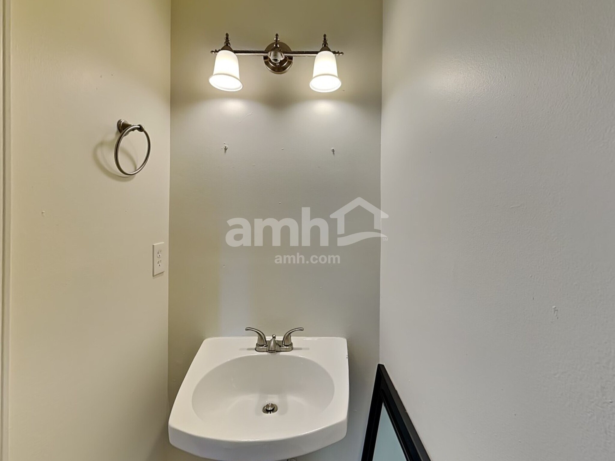 Building Photo - 7450 Sterling Springs Way