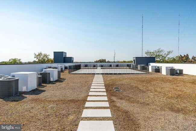 Building Photo - 6910 Ridge Ave