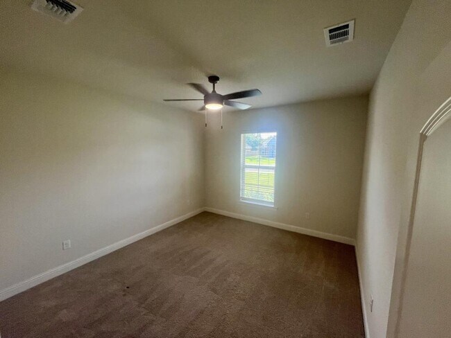 Building Photo - 17 Alexandria Grace Dr
