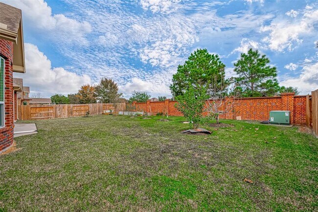 Building Photo - 25719 Oakwood Knoll Dr
