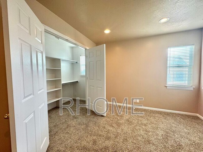 Building Photo - 723 Sandy Point Dr
