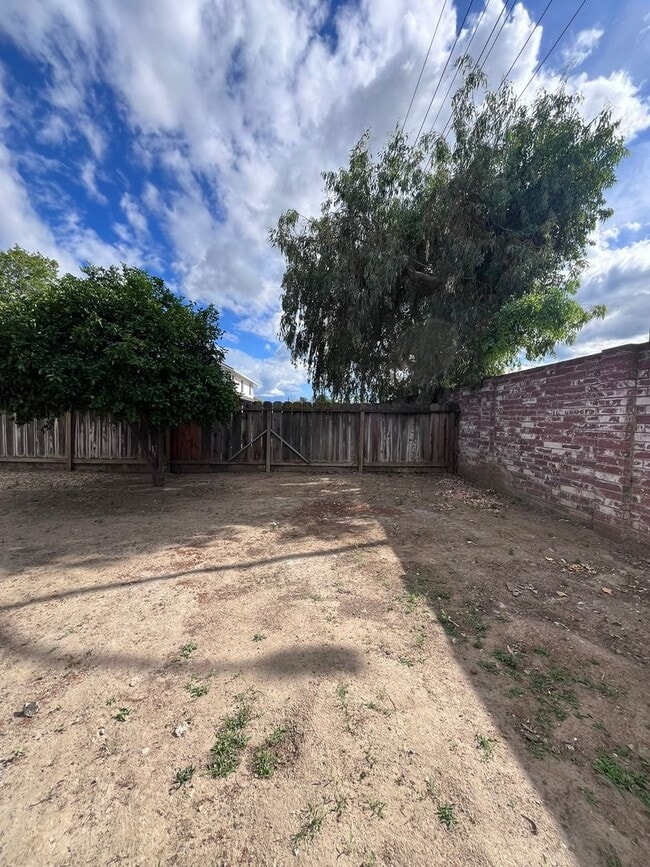 Building Photo - No Deposit