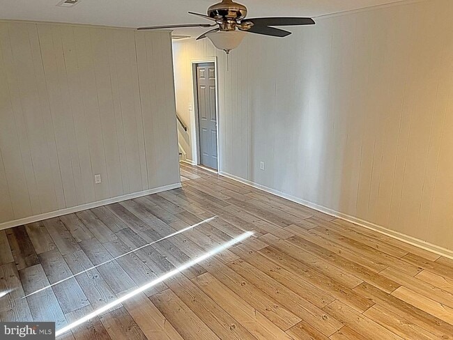 Building Photo - 17447 Pelham View Dr