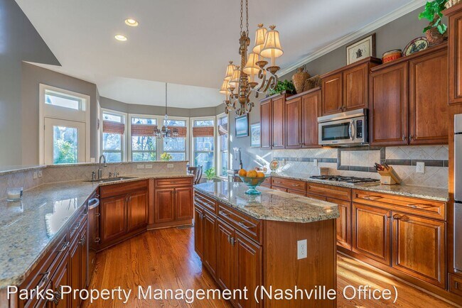 Building Photo - 5 br, 5 bath House - 103 Hurstbourne Park ...