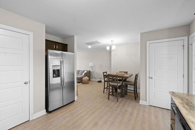 Building Photo - 3 Bedroom 2 1/2 Bath Pet Friendly Home For Rent!