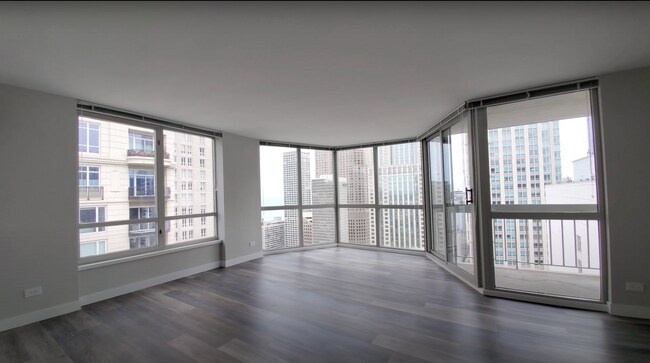 Living Area - 875 N State St