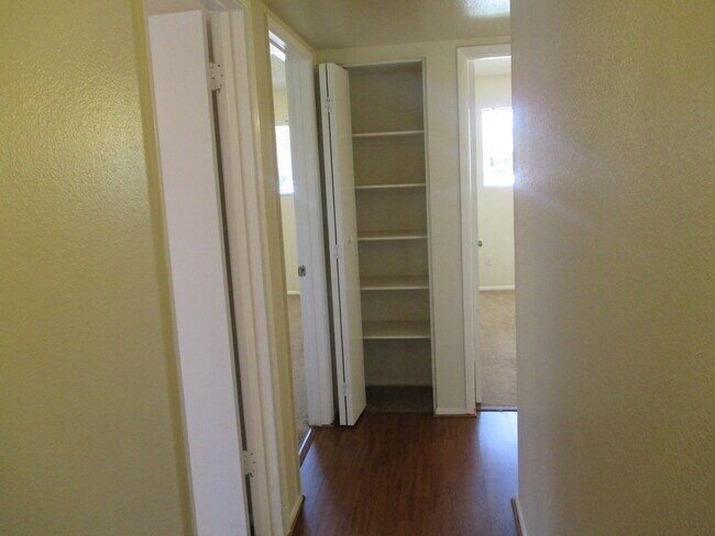 Building Photo - Tempe 4 Bed 2 Bath Includes Pool & Landscaping - Great Location