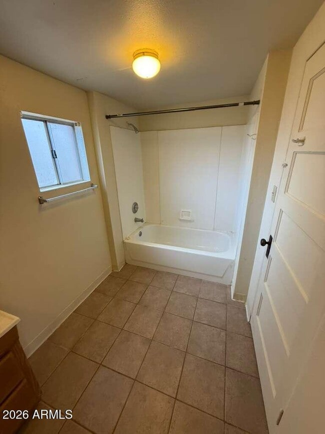 Building Photo - 1365 E 20th St