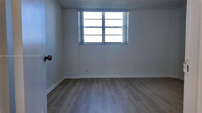 Building Photo - 3901 S Ocean Dr