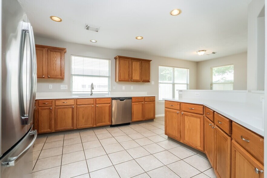 Building Photo - 30 Shimmer Pond Pl
