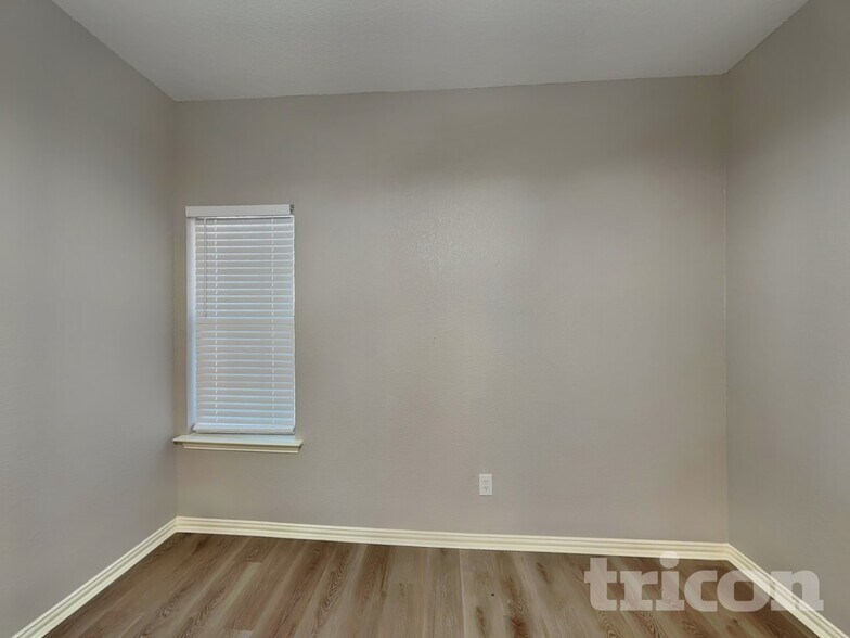 Building Photo - 1810 Millbrook Dr