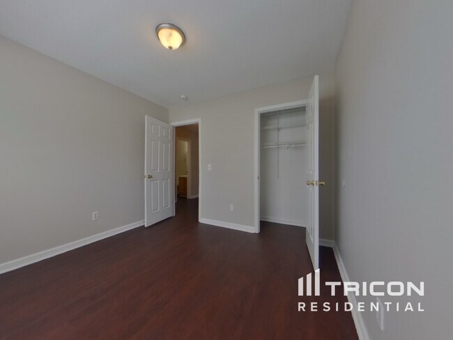 Building Photo - 425 Northshore Ct
