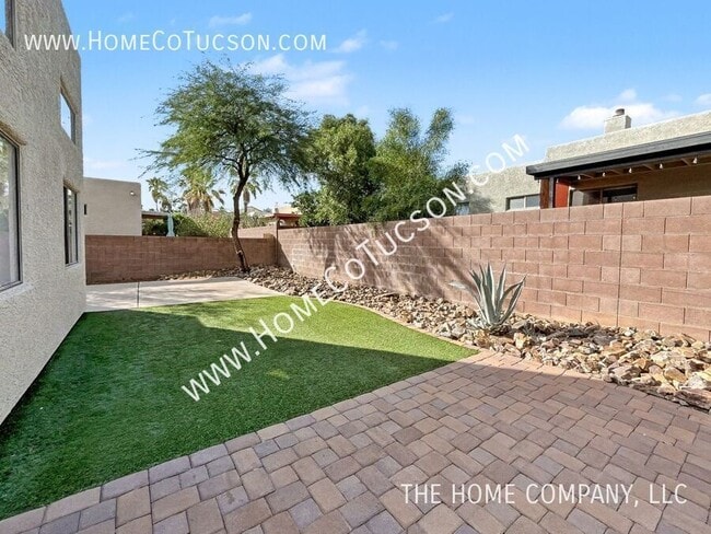 Building Photo - 2660 W Camino del Sitio