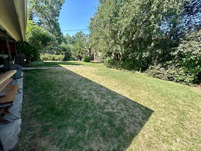 Building Photo - 4 Bedroom Ranch House - Prime Location Minutes from Cherry Creek!