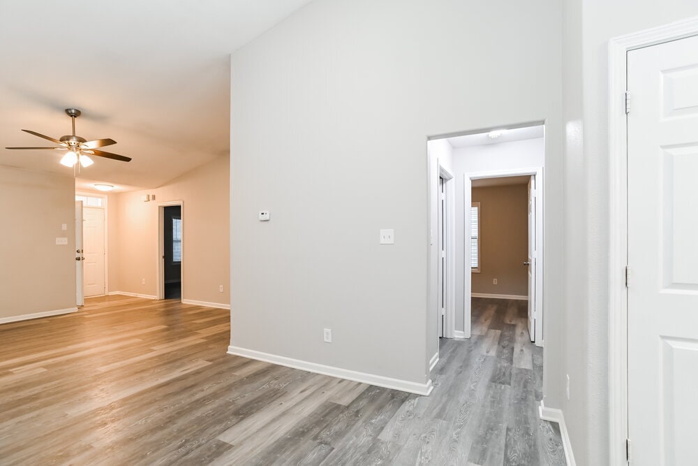 Building Photo - 3004 Great Falls Dr