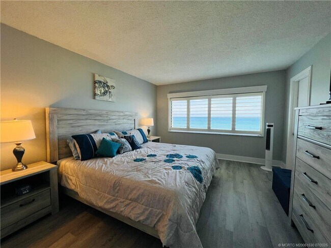 Building Photo - 10102 S Ocean Dr