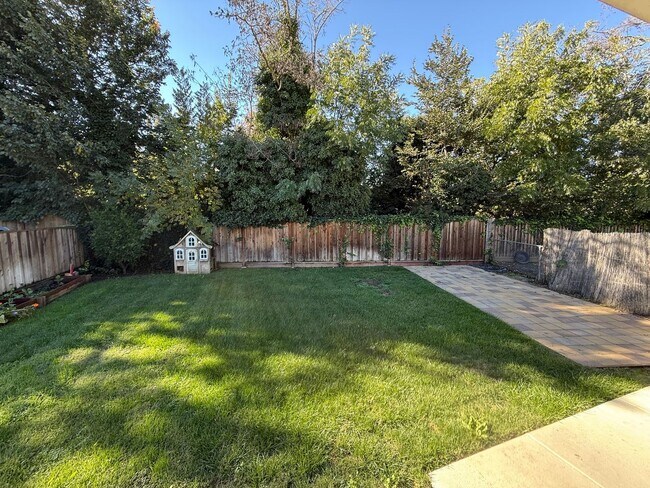 Building Photo - 61-0002