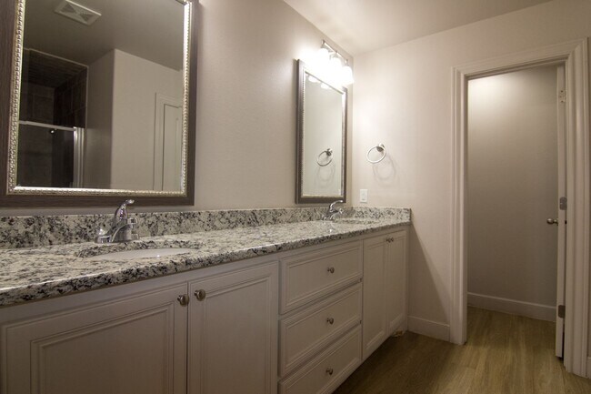 Building Photo - 3 bed 2 bath Duplex - Lubbock Cooper ISD