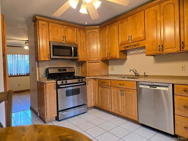 Building Photo - 731 Panorama Dr