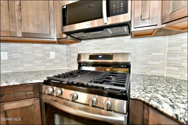 Building Photo - 10716 Drew Pearson Dr