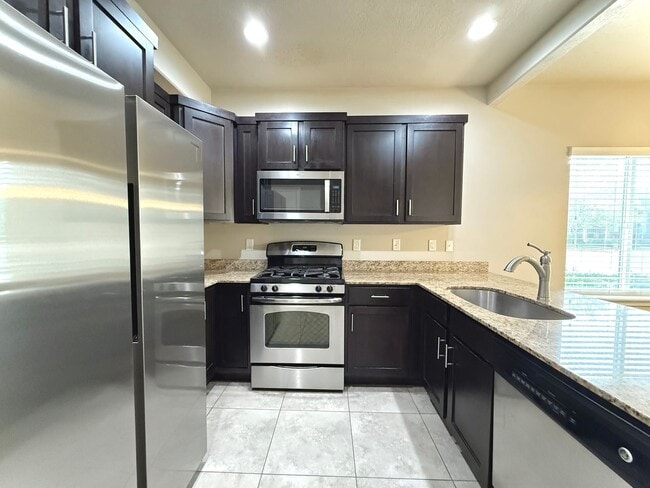Building Photo - AVAILABLE JULY 1ST | 3 BED | 2.5 BATH | $2,295/MO