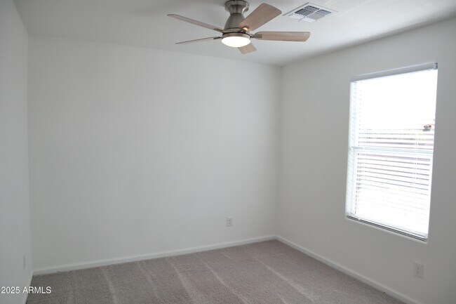 Building Photo - 1267 W Flowstone Trl