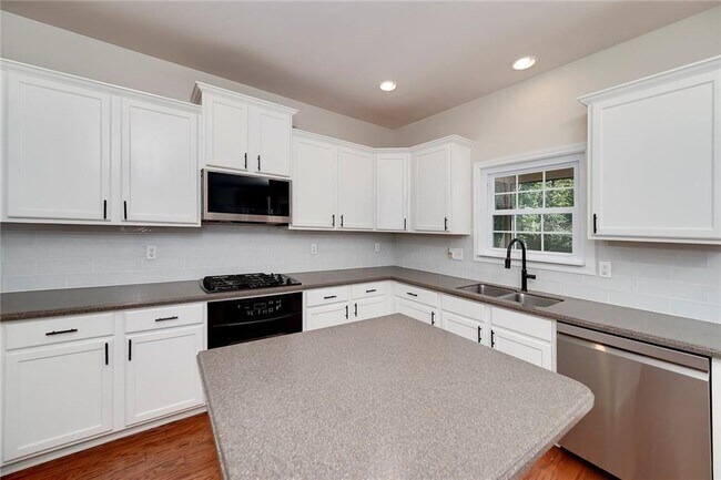 Building Photo - 1120 Bagwell Dr NW