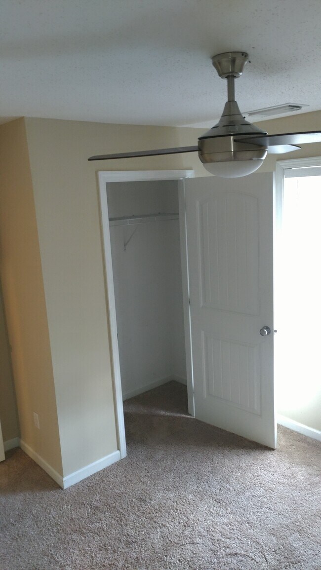 Building Photo - 16210 Stone Ridge Pkwy