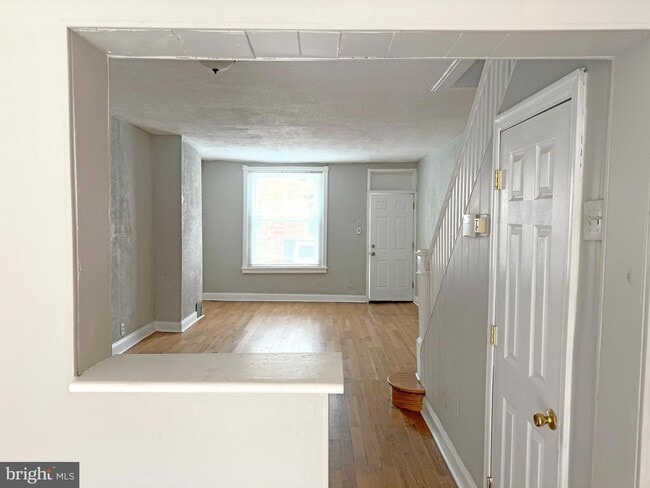 Building Photo - 1528 S Hollywood St