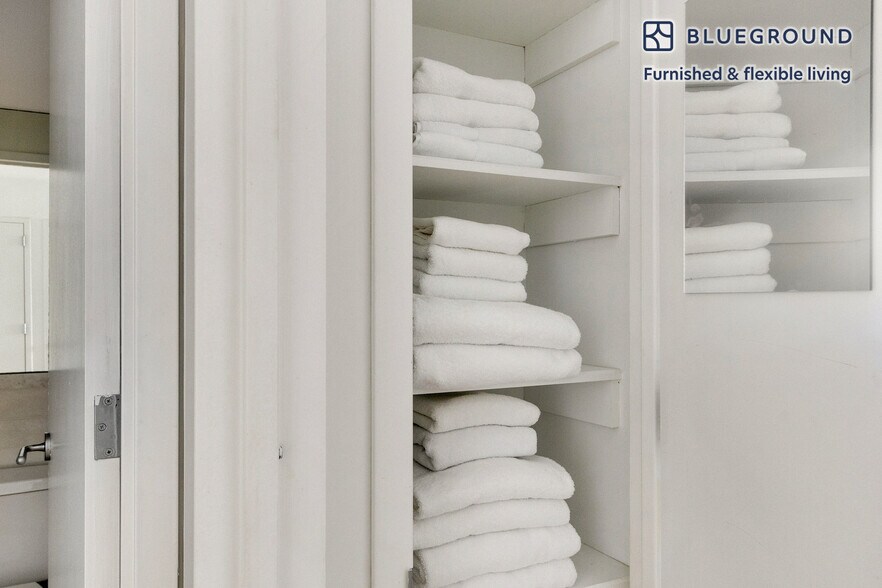 Building Photo - 635 W 42nd St