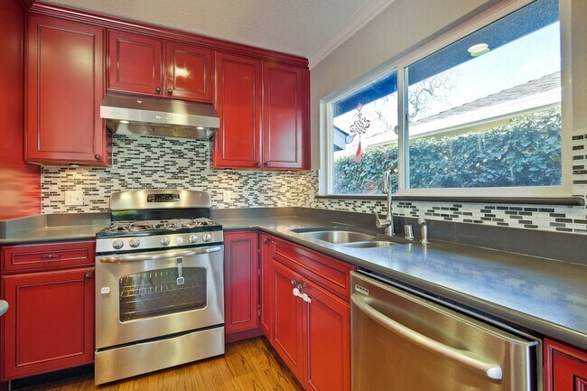 Building Photo - Wow! What a Great Home! Available Soon!