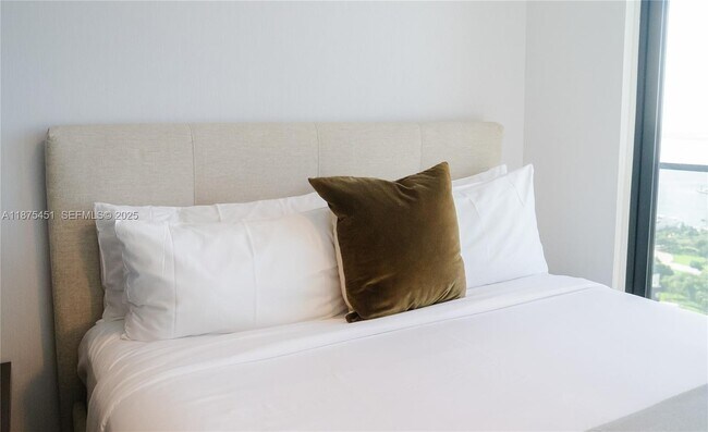 Building Photo - 398 NE 5th St